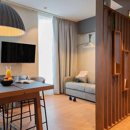 Adagio Center 4*