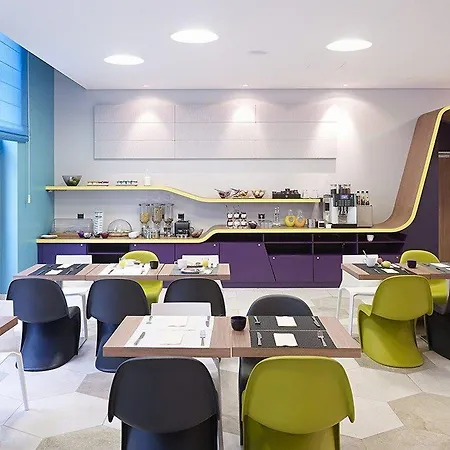 מלון דירות Adagio Center 4*