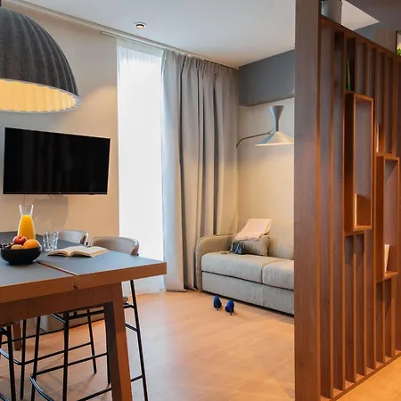 מלון דירות Adagio Center 4*